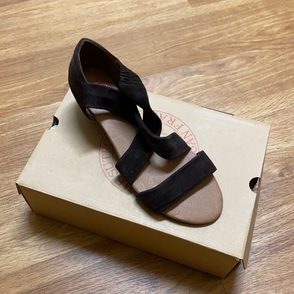 ⚡️SALE⚡️ NIB Cameron Sandals